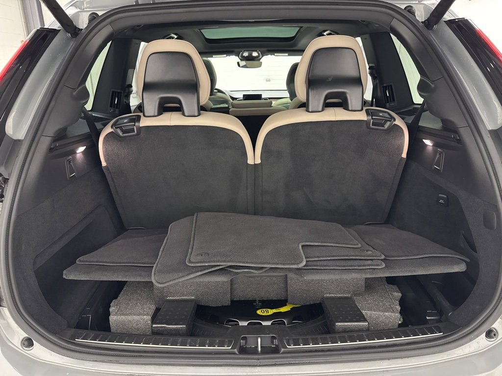 Used 2025 Volvo XC90 B6 Plus image 30