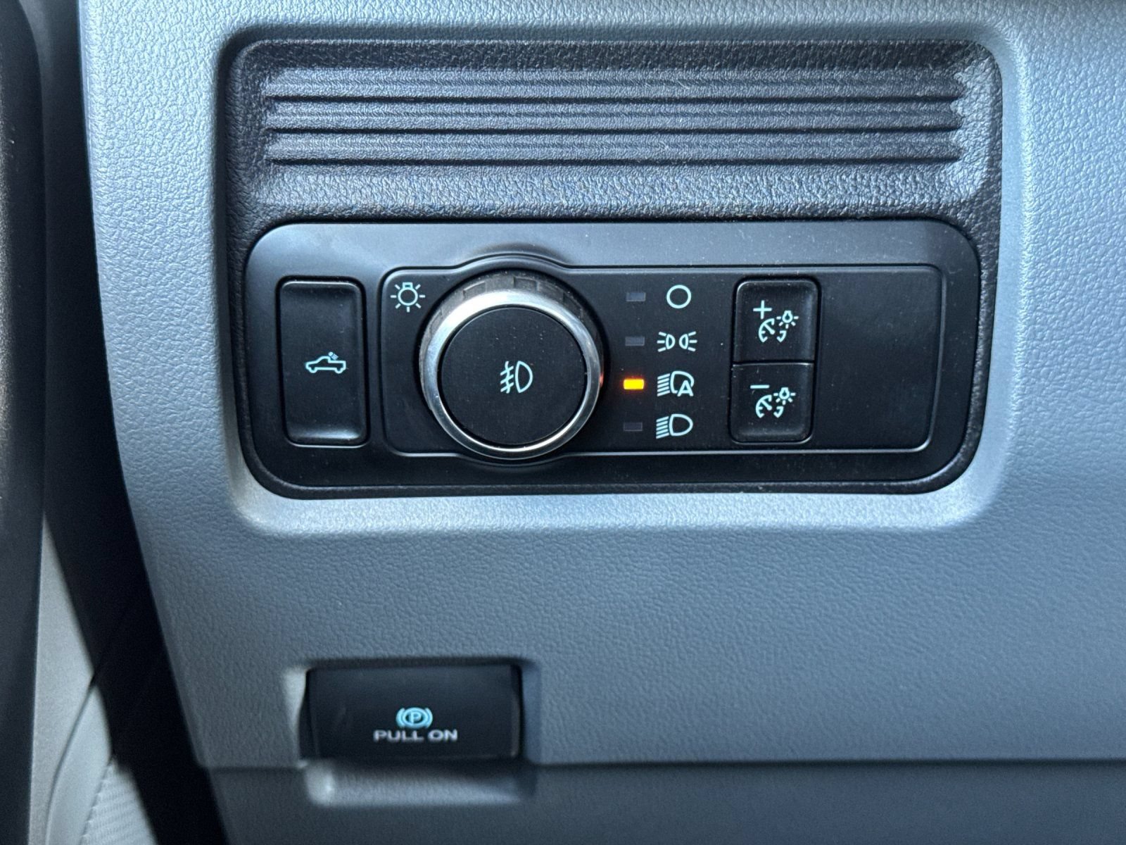 Used 2024 Ford F550 4x4 Regular Cab Super Duty image 25