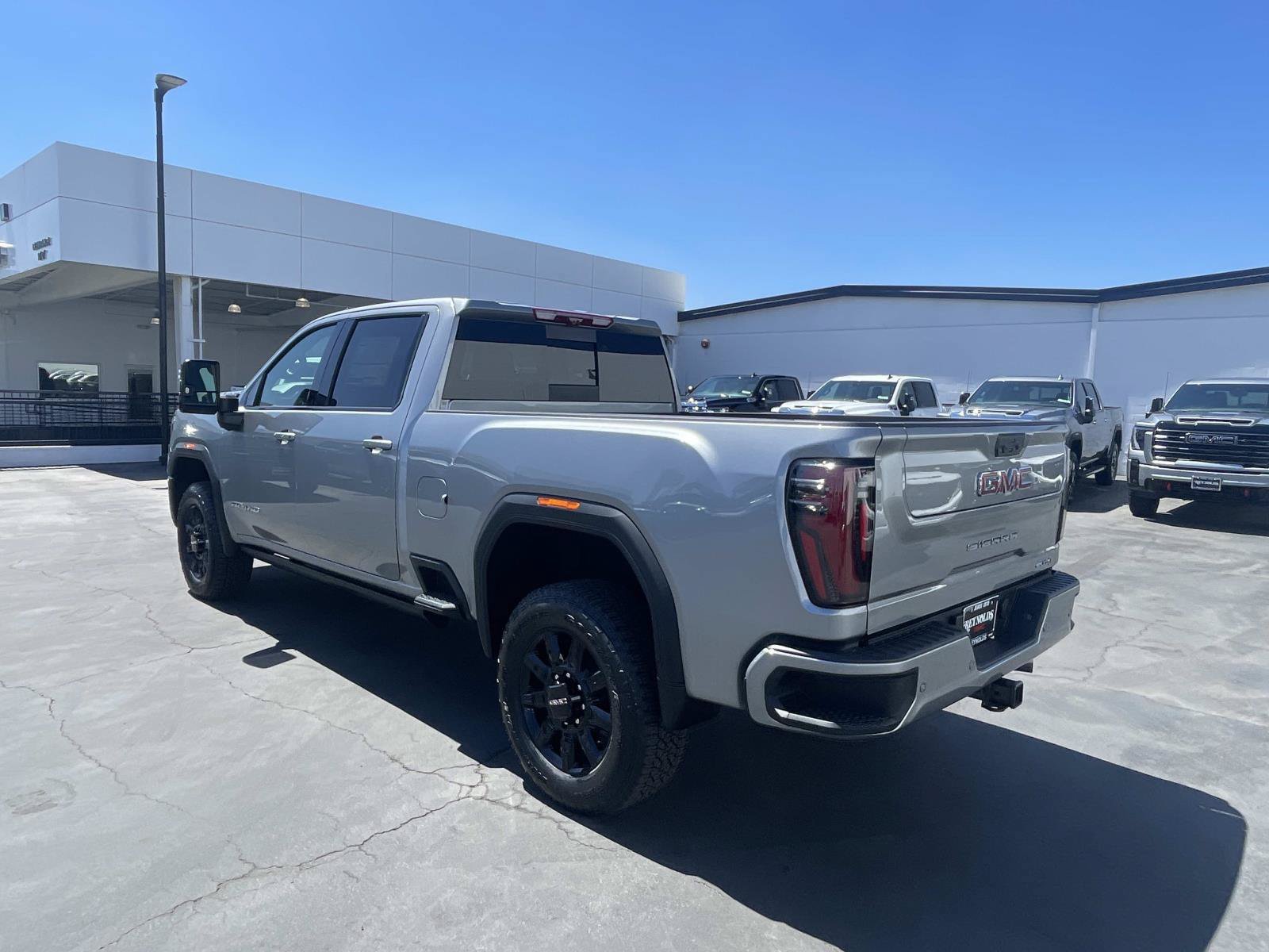 New 2026 GMC Sierra 2500 AT4 w/ AT4 Premium Plus Package AWD/4WD image 7