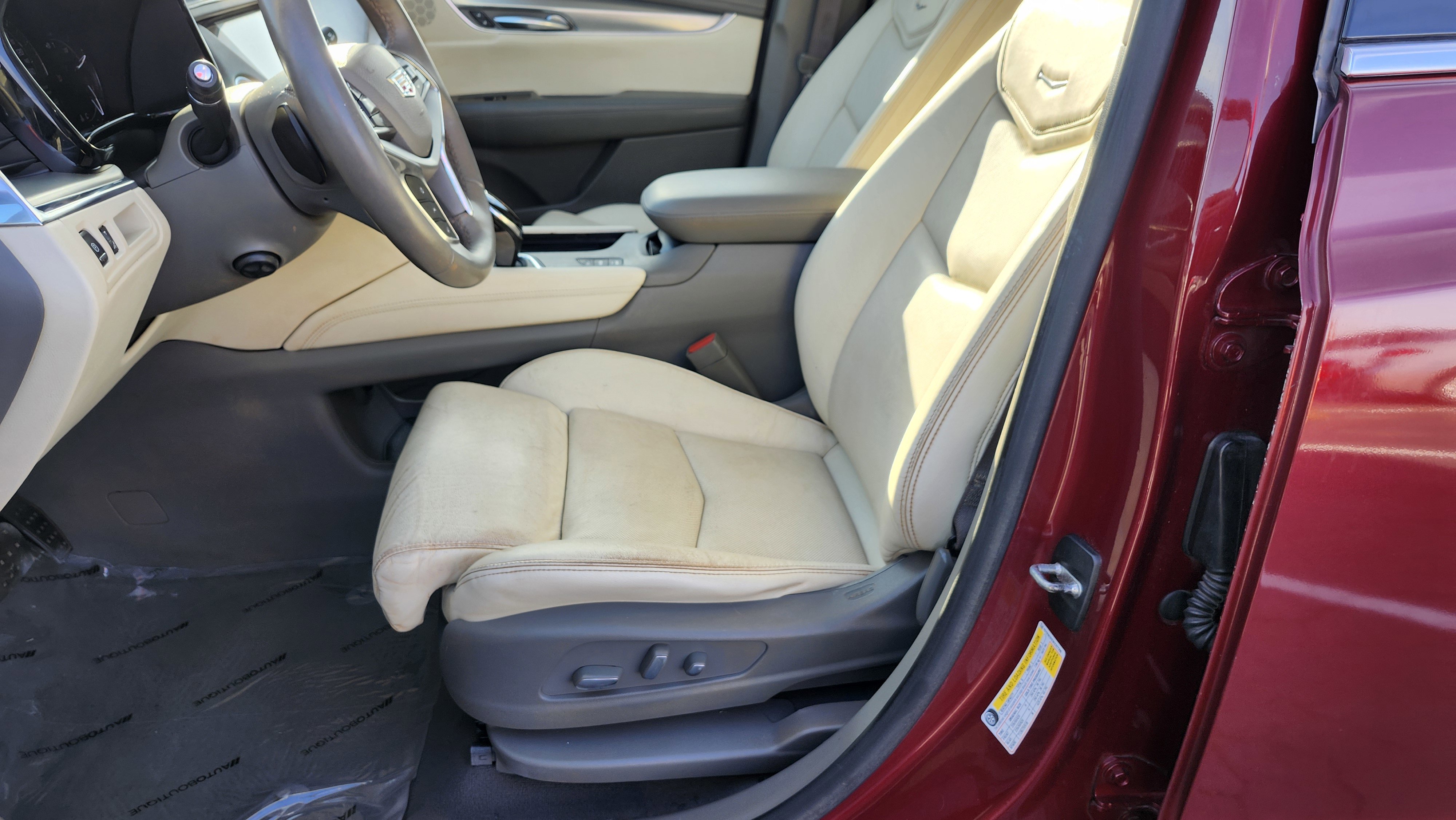 Used 2017 Cadillac XT5 Premium Luxury w/ LPO, Wheel Lock Package image 23