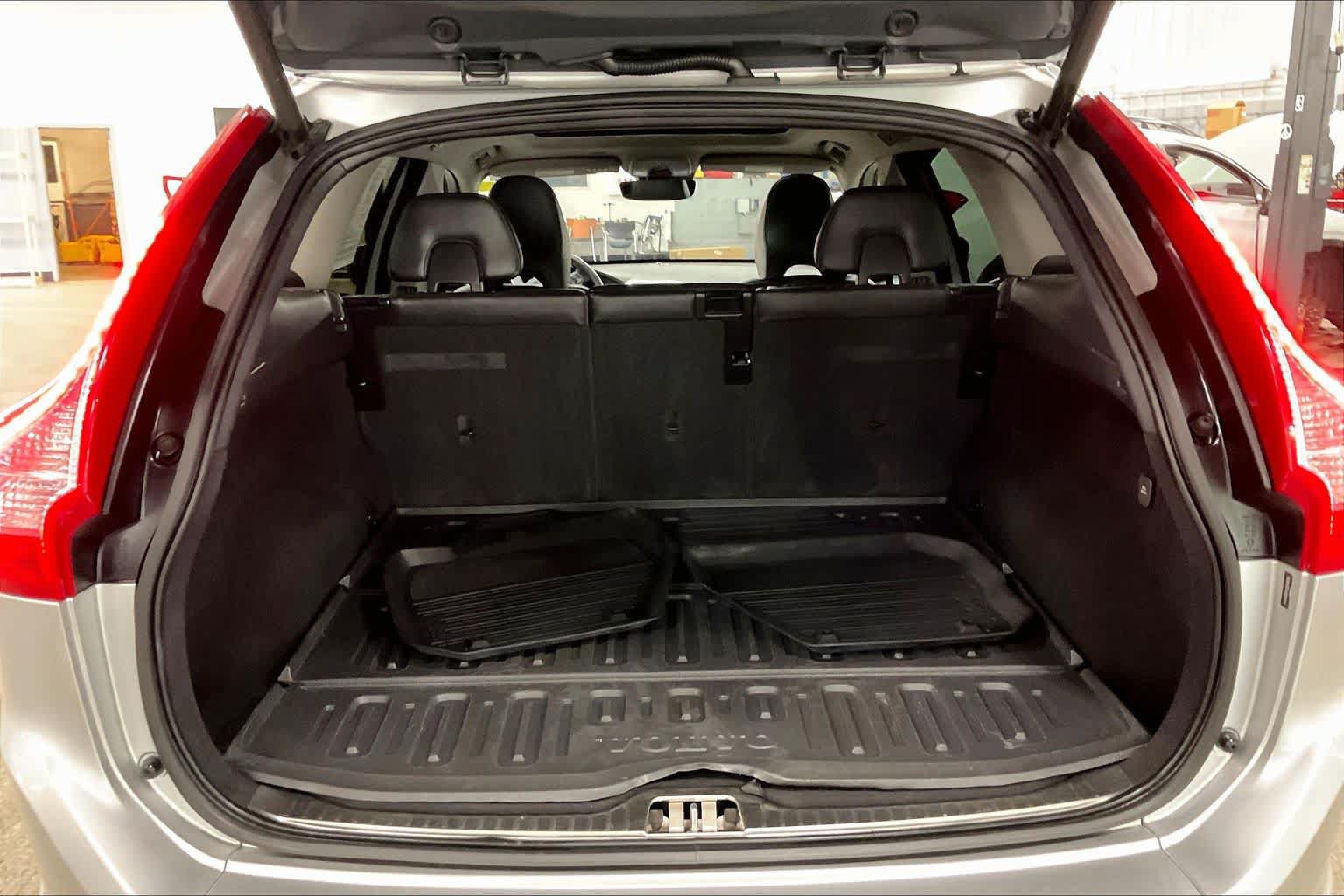 Used 2016 Volvo XC60 T5 Premier w/ Proximity Package AWD/4WD image 33