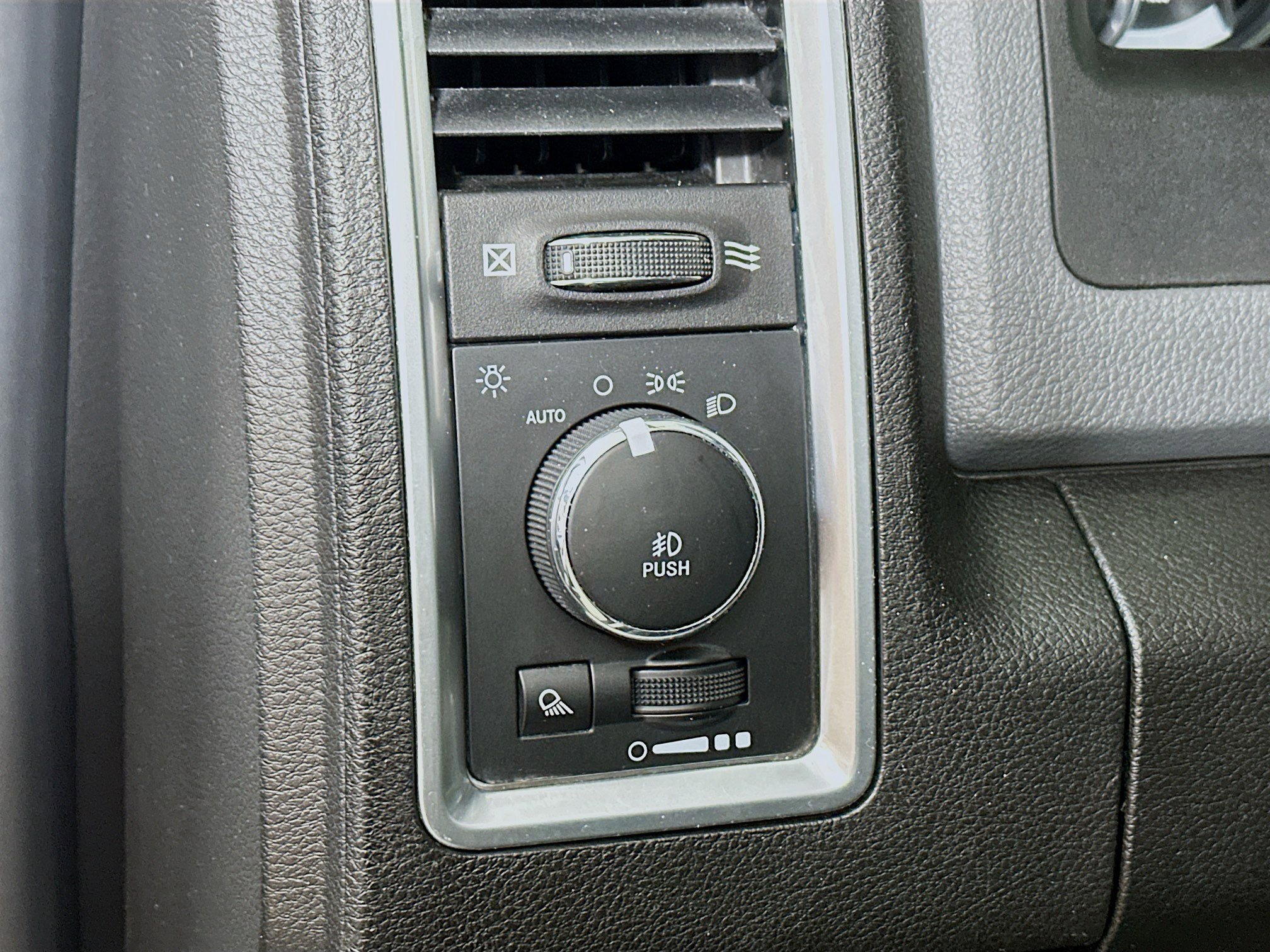 Used 2019 RAM 1500 Classic Warlock w/ Electronics Group AWD/4WD image 10