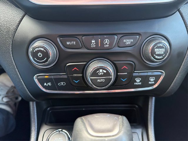 Used 2019 Jeep Cherokee Limited AWD/4WD image 29