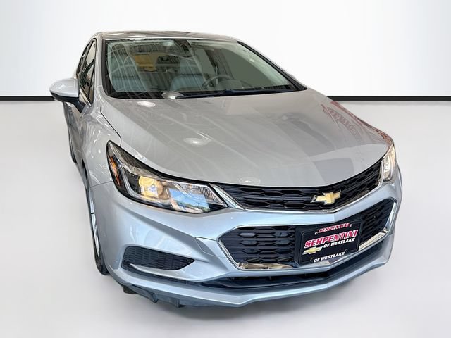 Used 2018 Chevrolet Cruze LT w/ Convenience Package FWD image 3