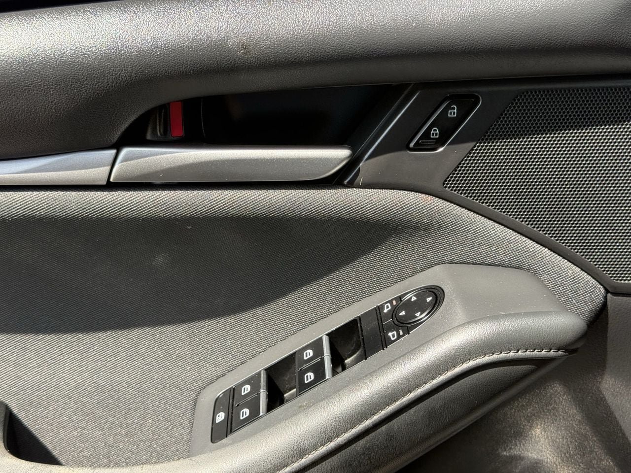 Used 2026 MAZDA MAZDA3 s FWD image 25
