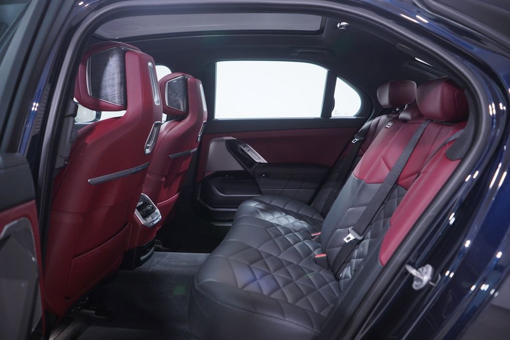 Used 2023 BMW 740i w/ Parking Assistance Package image 9