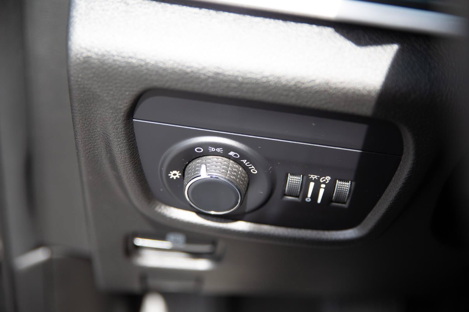Used 2023 Jeep Grand Cherokee Altitude AWD/4WD image 18