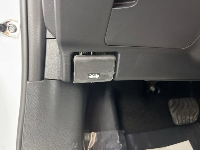 New 2026 Nissan Kicks SR image 31