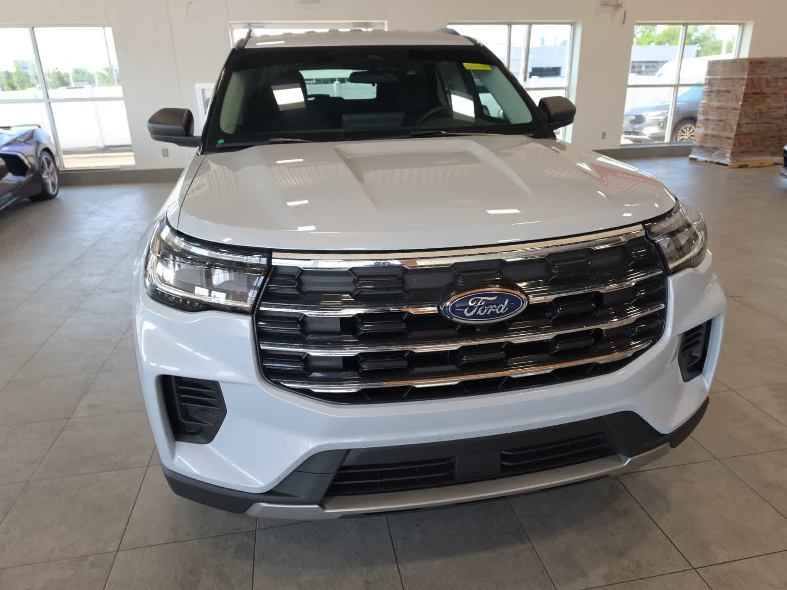Used 2026 Ford Explorer Active AWD/4WD image 4
