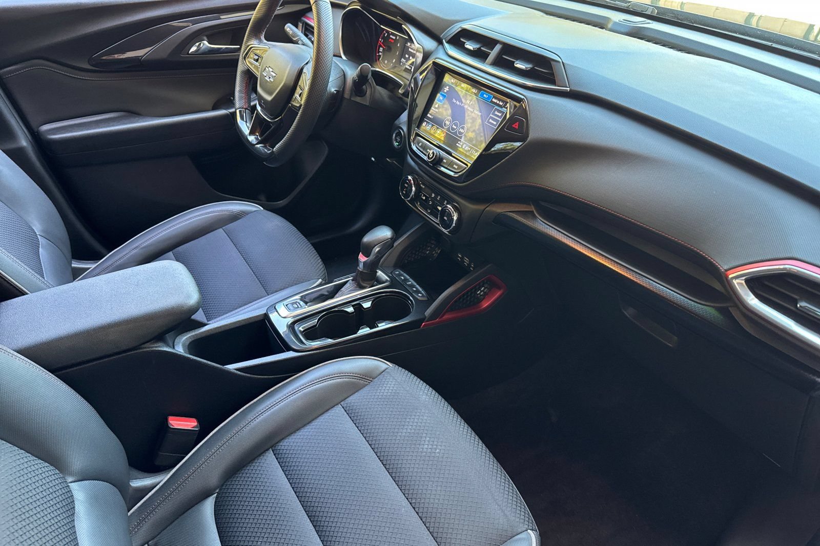 Used 2023 Chevrolet TrailBlazer RS w/ Convenience Package FWD image 19