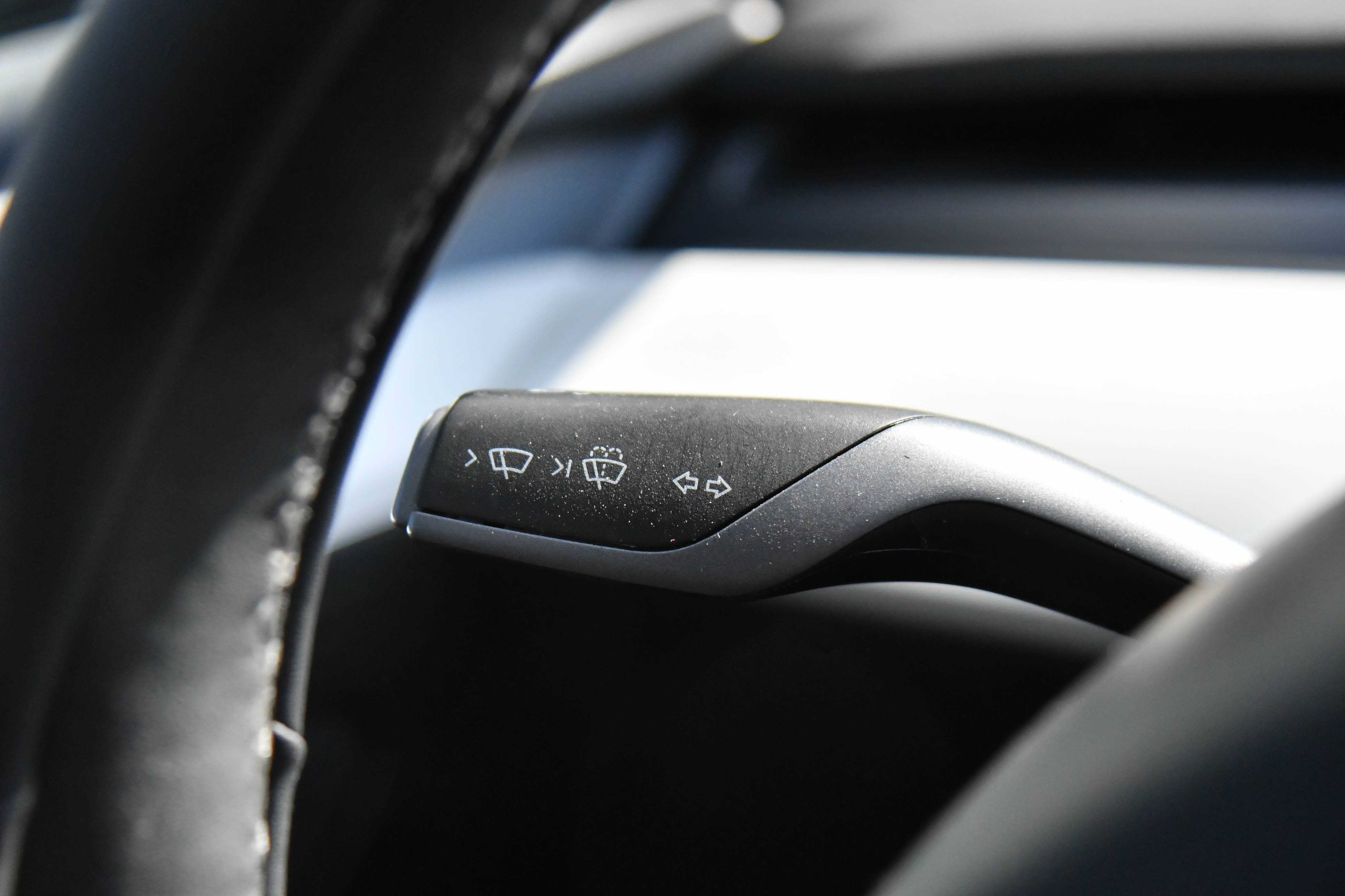 Used 2023 Tesla Model 3 Standard Range image 29