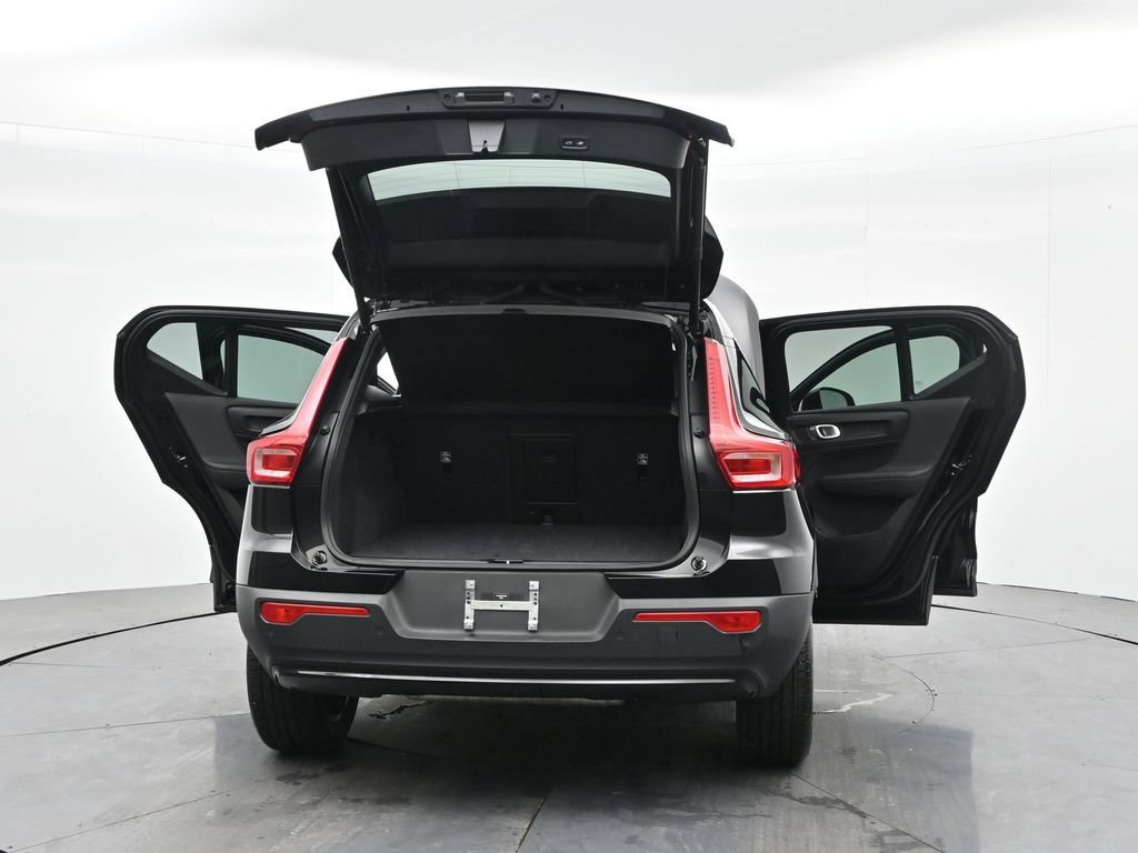 Used 2024 Volvo XC40 B5 Core AWD/4WD image 42