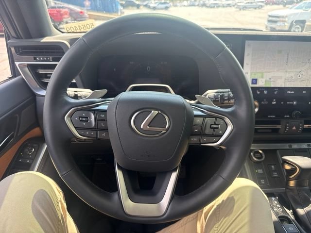 Used 2025 Lexus GX 550 AWD/4WD image 16