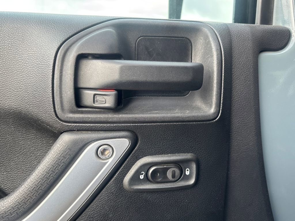 Used 2014 Jeep Wrangler Unlimited Sahara w/ Dual Top Group image 6