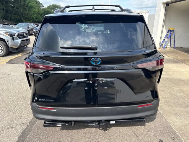 Certified 2025 Toyota Sienna XLE Woodland Edition AWD/4WD image 4