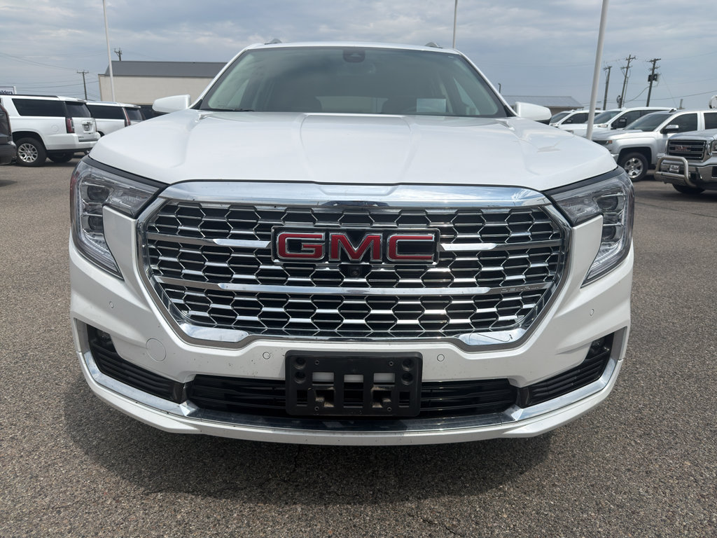 Used 2024 GMC Terrain Denali w/ Denali Premium Package AWD/4WD image 8