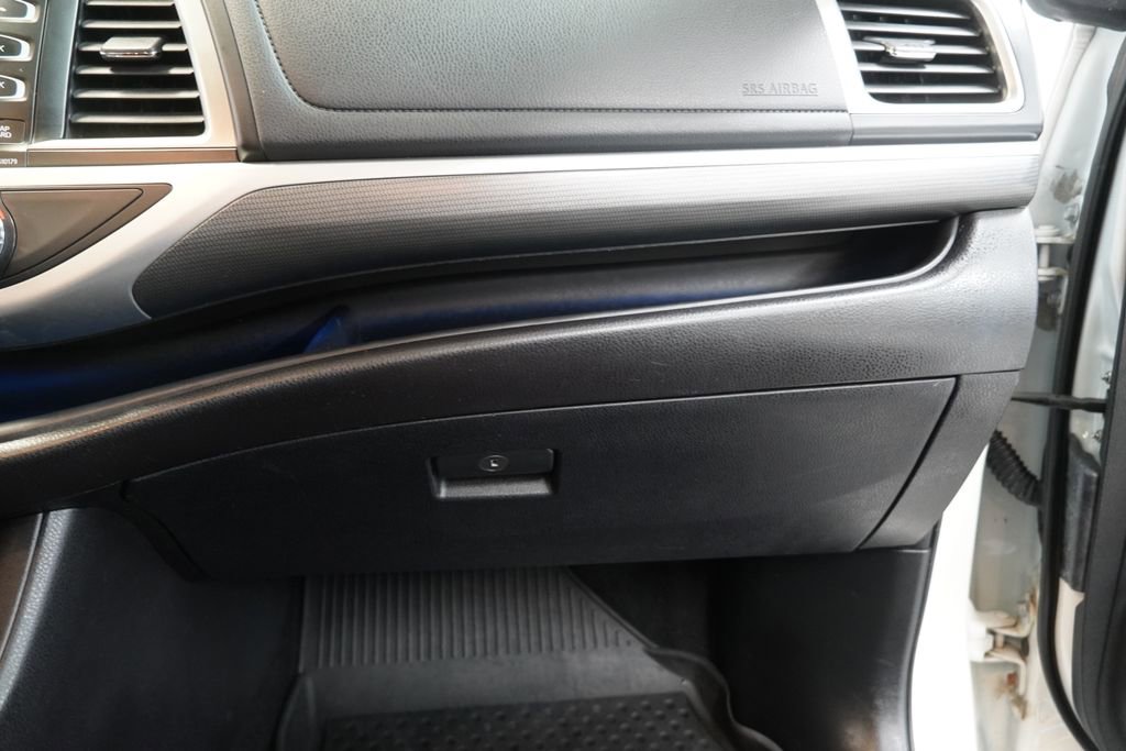 Used 2018 Toyota Highlander SE image 38