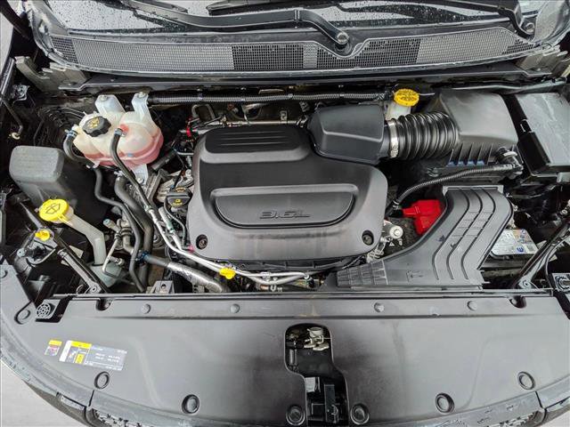 Used 2025 Chrysler Pacifica Limited image 25