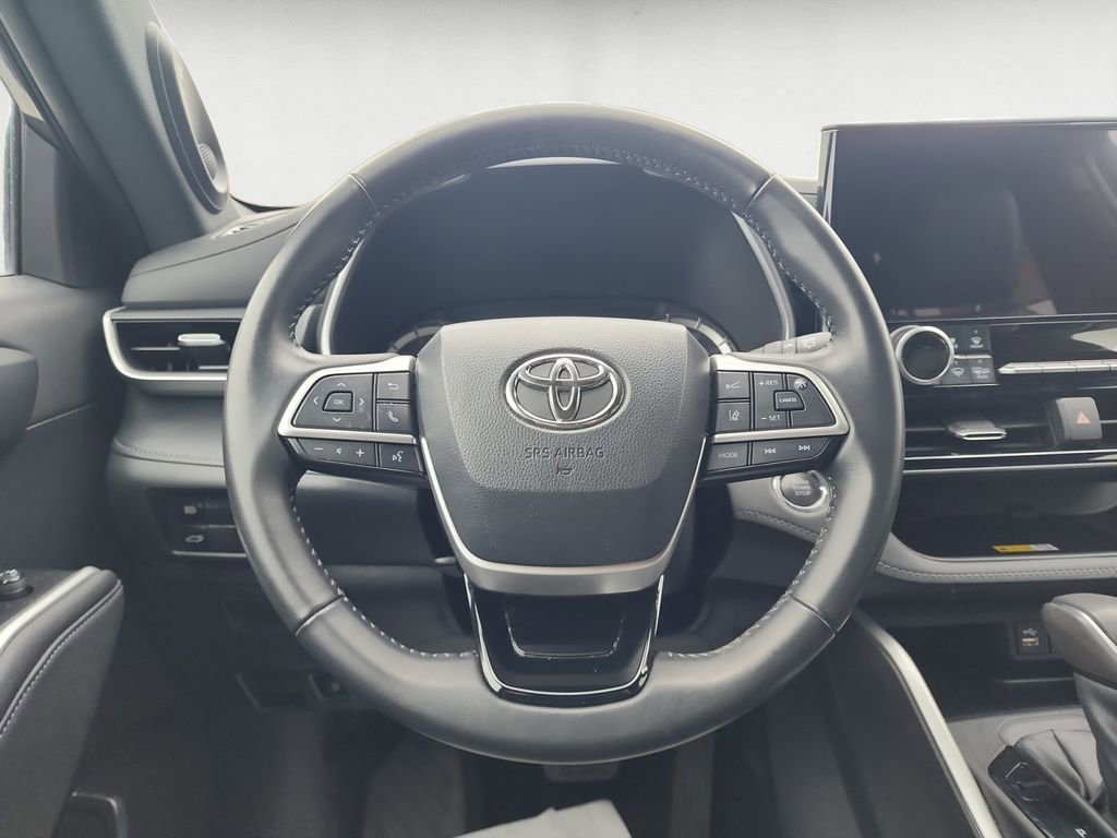 Certified 2023 Toyota Highlander XSE image 12