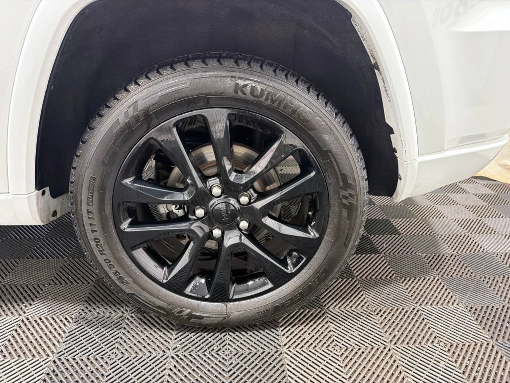 Used 2018 Jeep Grand Cherokee Altitude AWD/4WD image 32