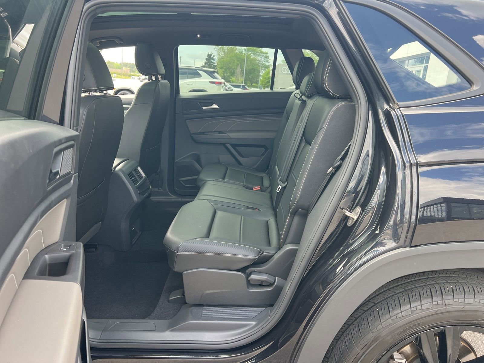 Certified 2023 Volkswagen Atlas Cross Sport SEL R-Line AWD/4WD image 36