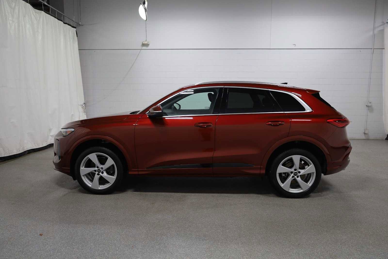 Used 2025 Audi Q5 Premium Plus w/ Premium Plus image 2