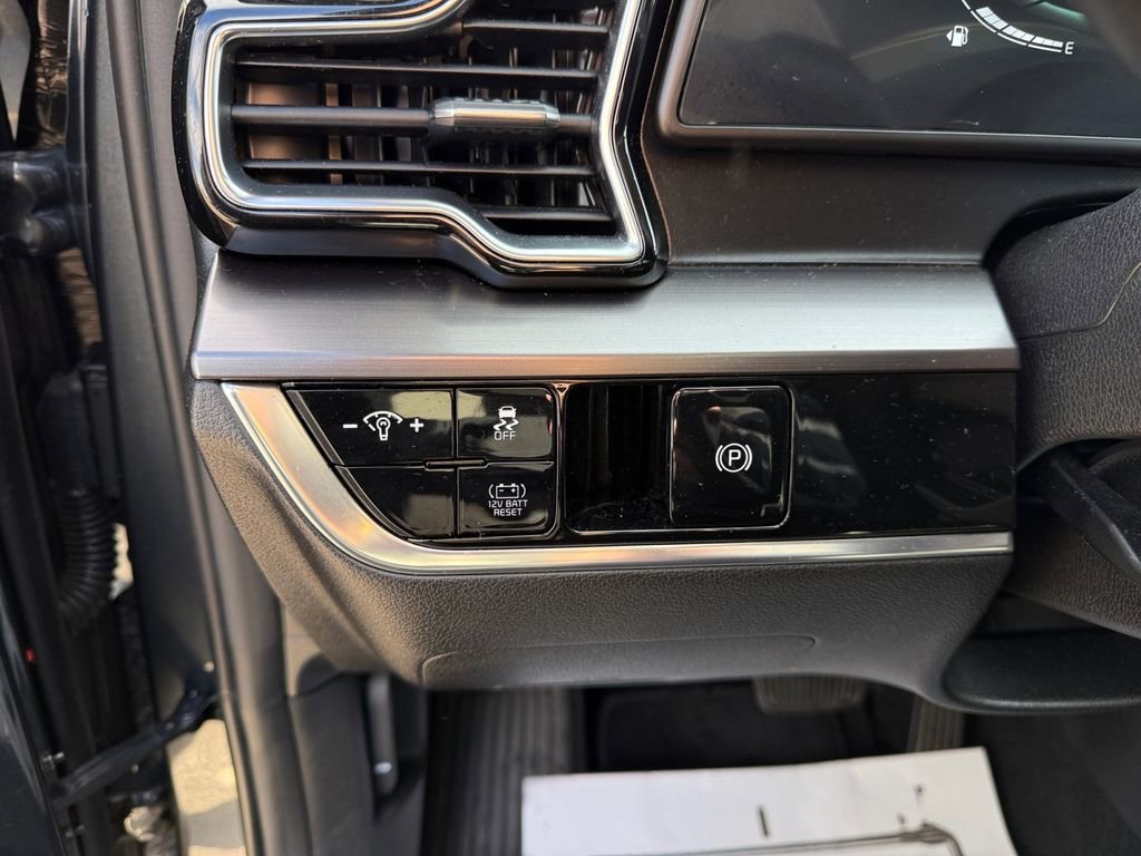 Used 2023 Kia Sportage EX image 16
