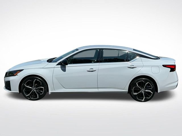 Used 2023 Nissan Altima 2.5 SR AWD/4WD image 3