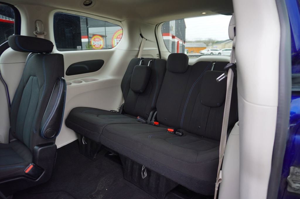 Used 2021 Chrysler Pacifica Touring image 24