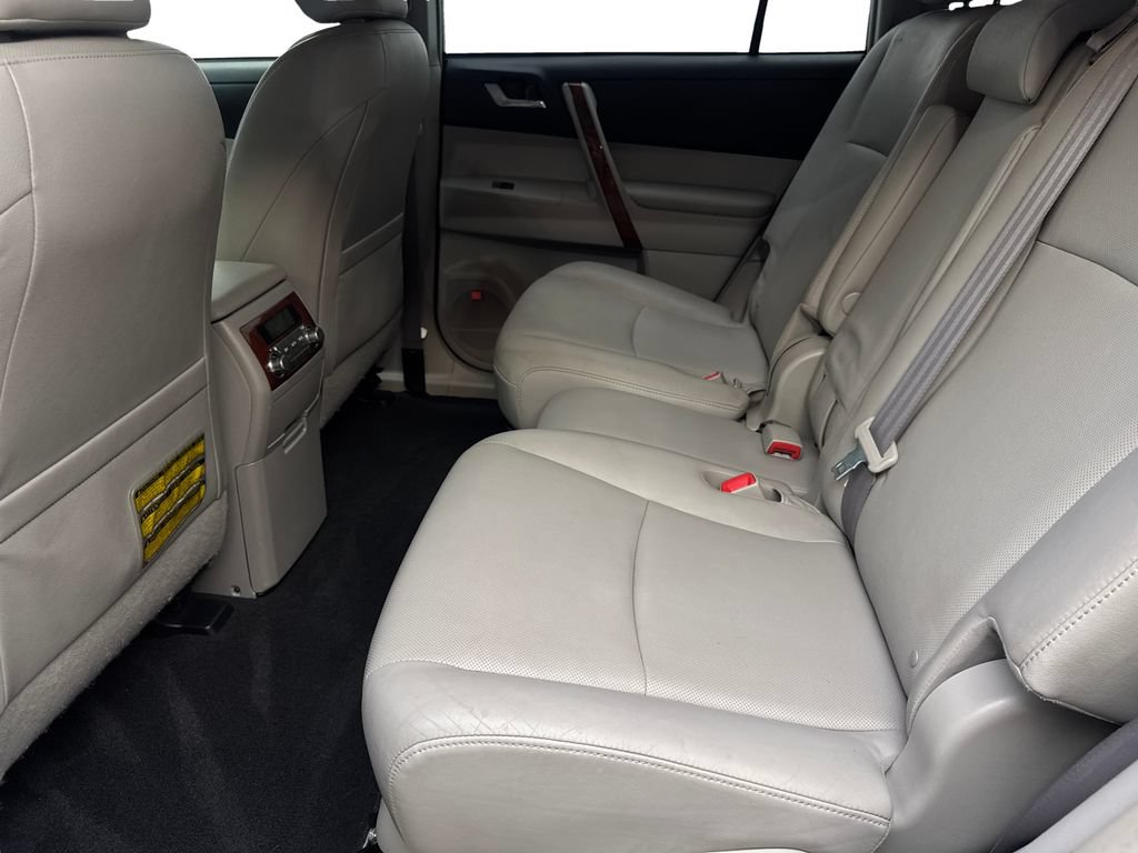 Used 2013 Toyota Highlander Limited AWD/4WD image 34