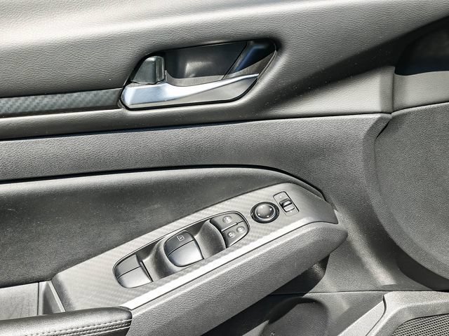 Used 2024 Nissan Altima 2.5 SV FWD image 23