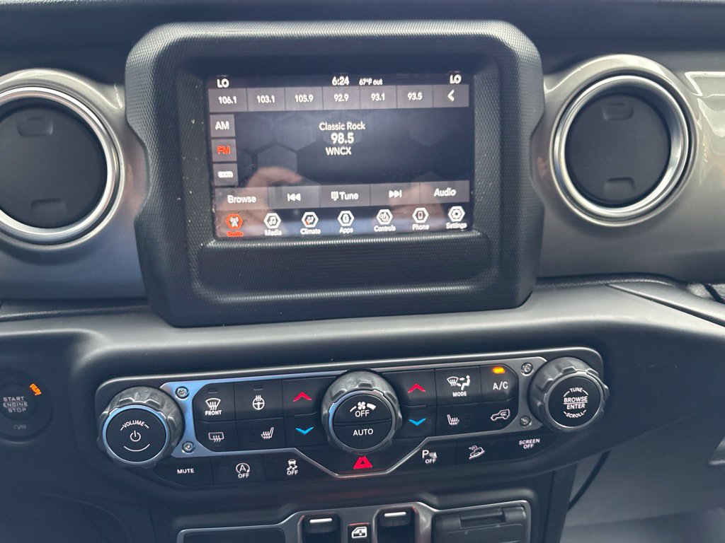 Used 2018 Jeep Wrangler Unlimited Sahara AWD/4WD image 27