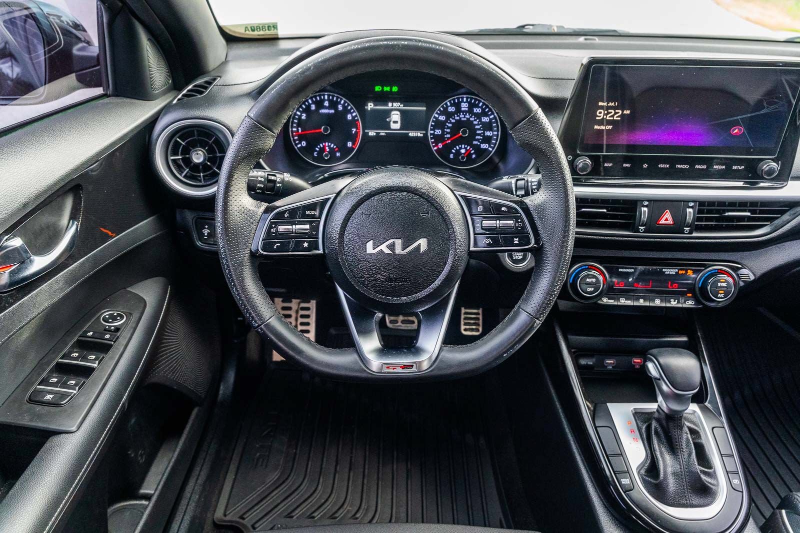 Used 2023 Kia Forte GT-Line w/ GT-Line Technology Package FWD image 26