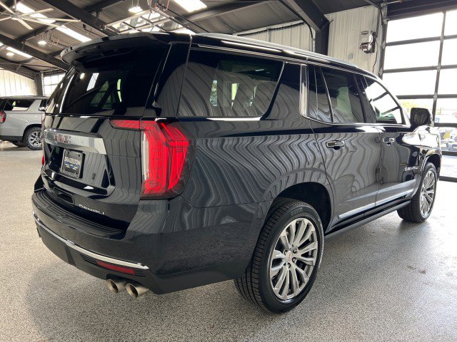 Used 2022 GMC Yukon Denali w/ Denali Premium Package image 3