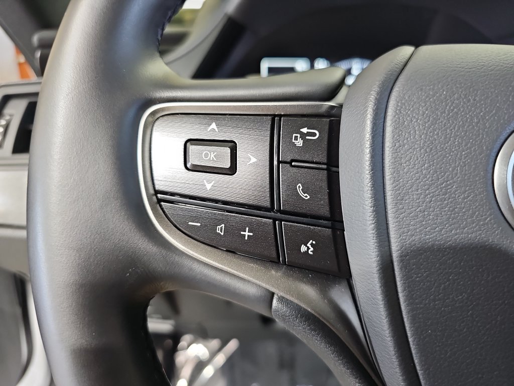 Certified 2025 Lexus ES 350 w/ Premium Package FWD image 16