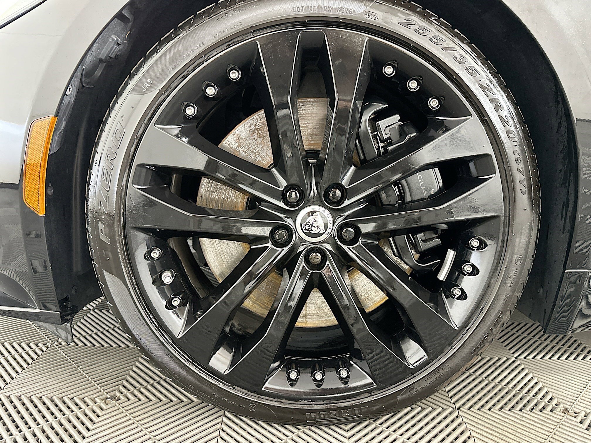 Used 2024 Jaguar F-TYPE R-Dynamic RWD image 31