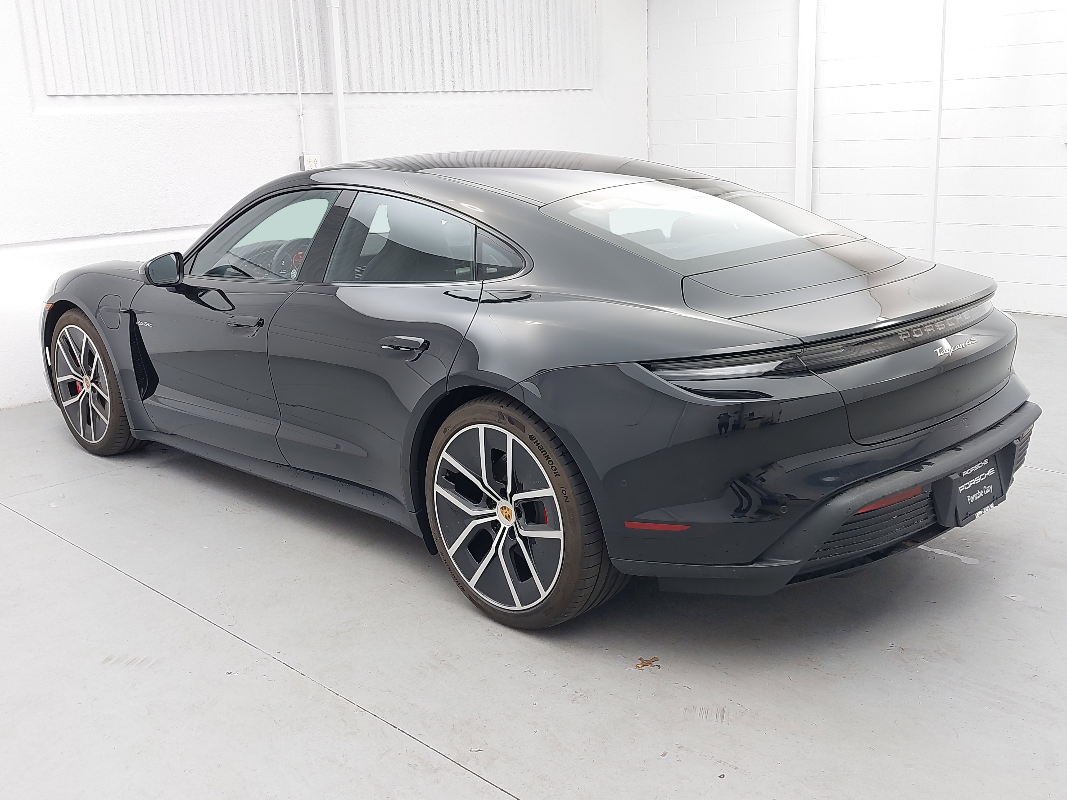 New 2025 Porsche Taycan 4S image 3