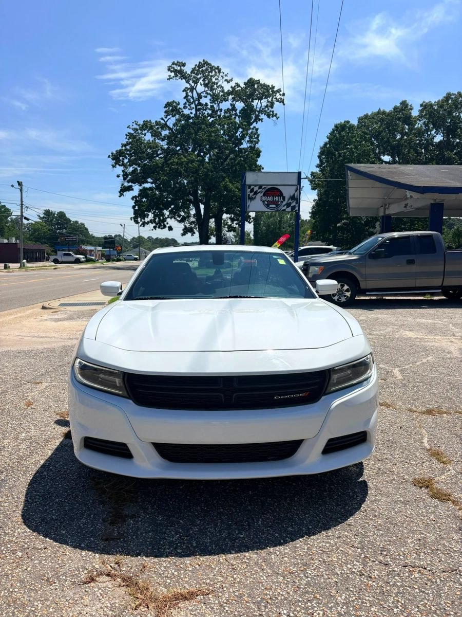 Used 2019 Dodge Charger SXT RWD image 2