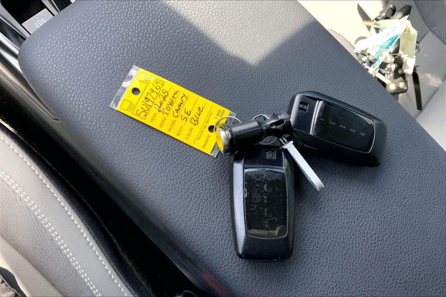 Used 2025 Toyota Camry SE FWD image 27