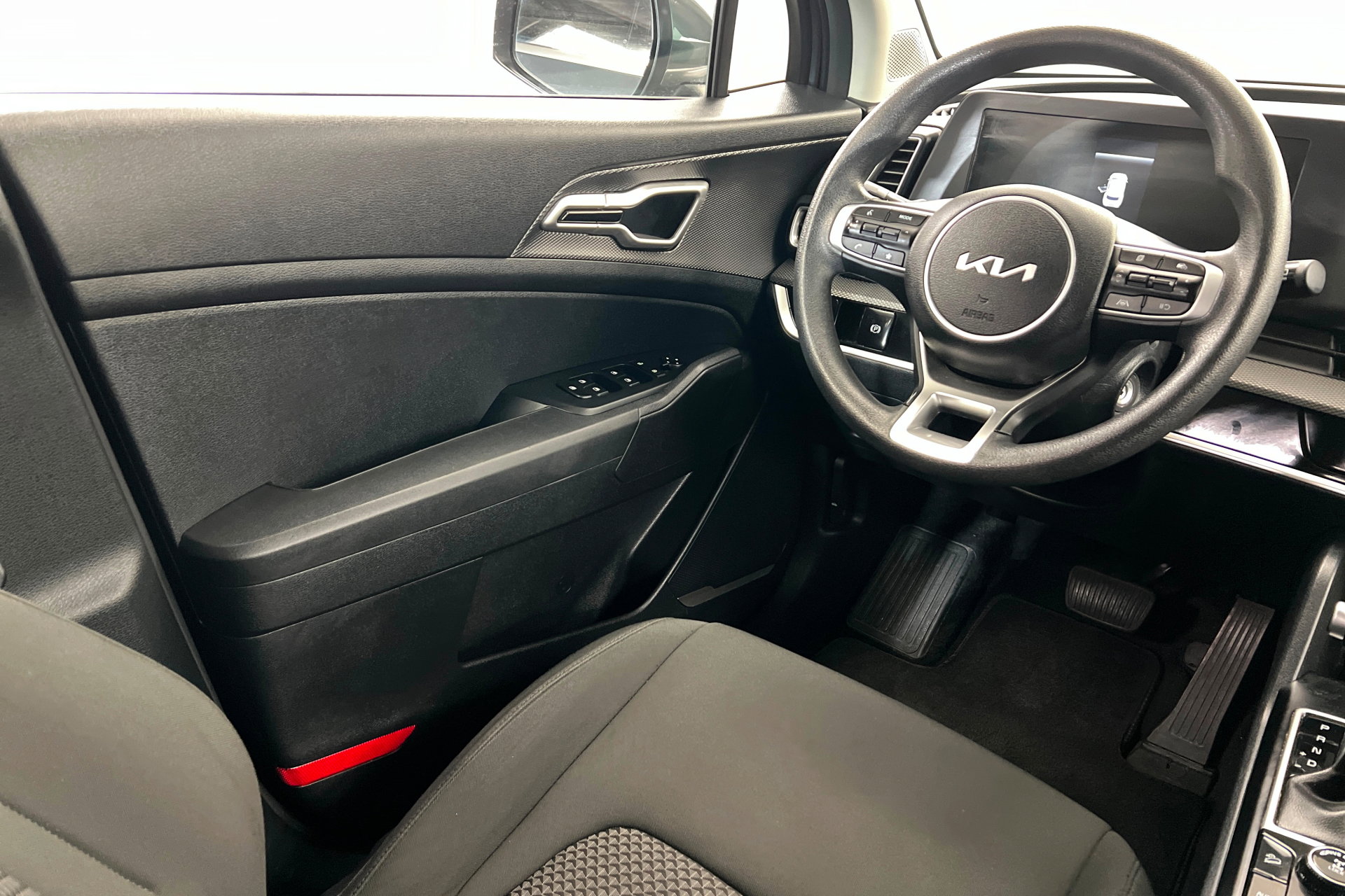 Used 2024 Kia Sportage LX image 12
