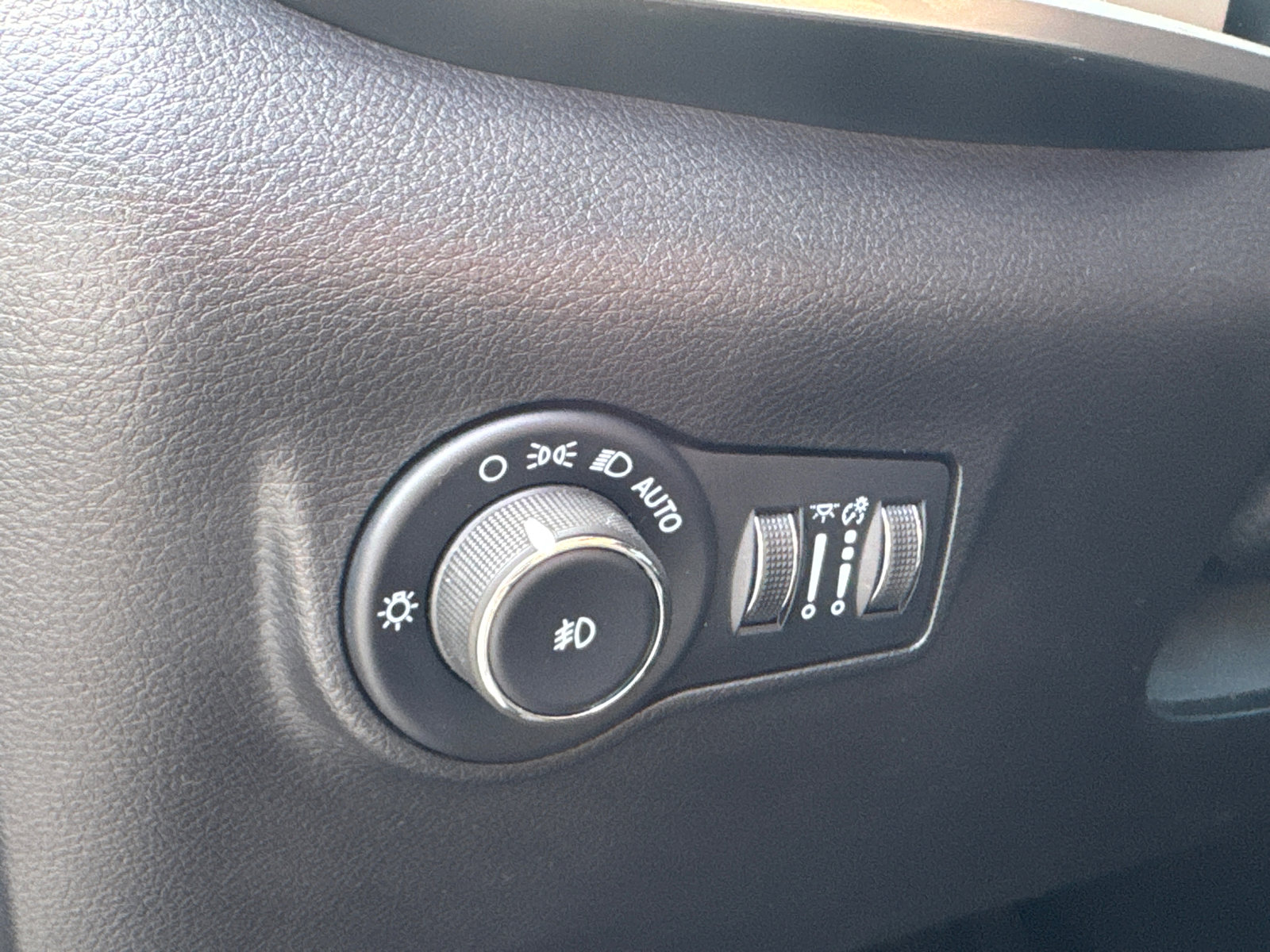 Certified 2025 Jeep Compass Limited AWD/4WD image 34
