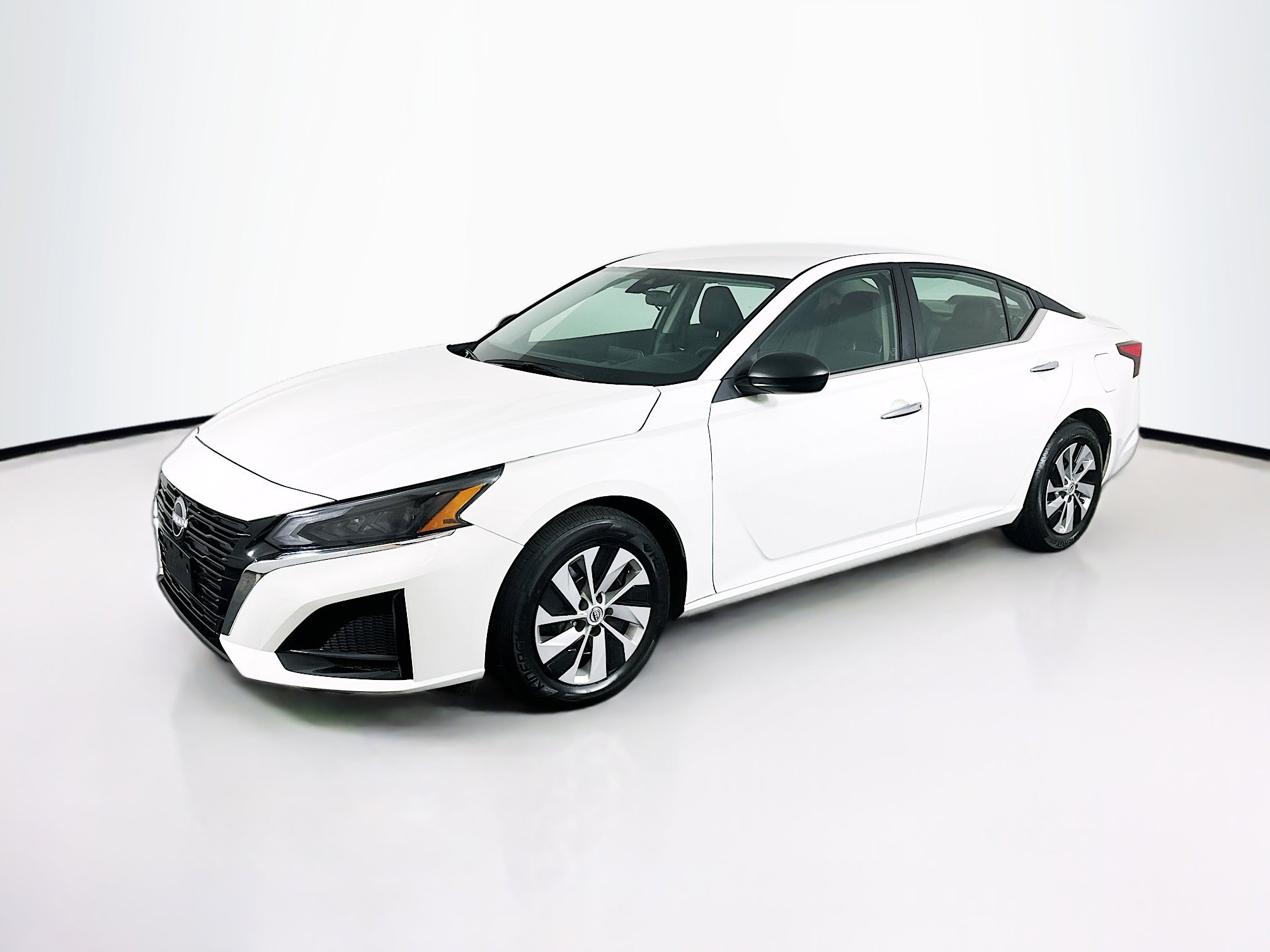 Used 2025 Nissan Altima 2.5 S FWD image 3