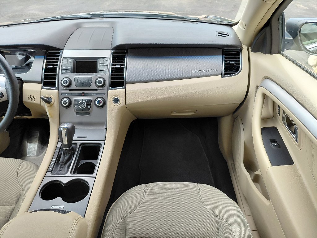 Used 2018 Ford Taurus SE FWD image 15