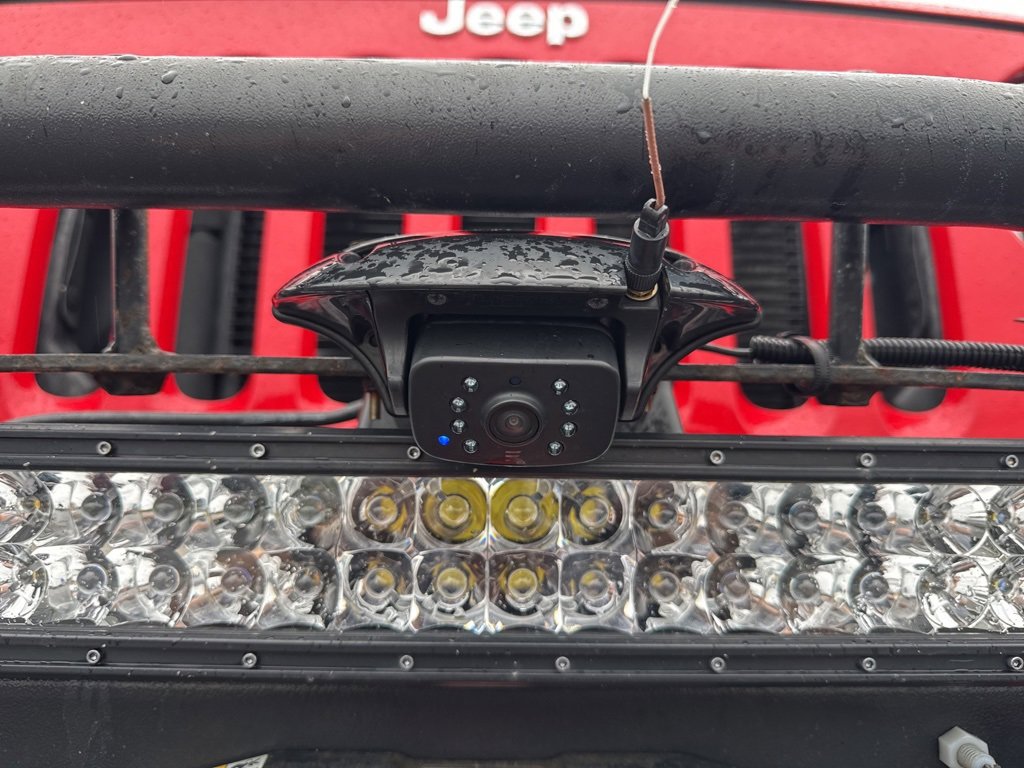 Used 2016 Jeep Wrangler Unlimited Rubicon w/ Connectivity Group image 15