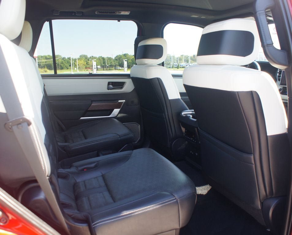 Used 2025 Toyota Sequoia Capstone AWD/4WD image 23
