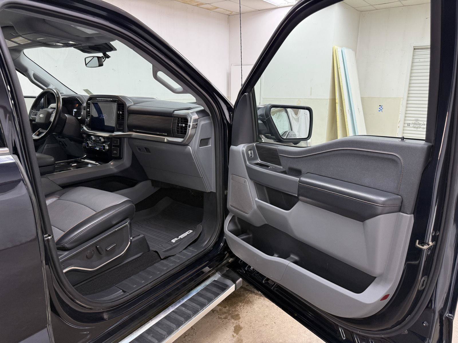 Used 2024 Ford F150 Lariat w/ Tow/Haul Package AWD/4WD image 29