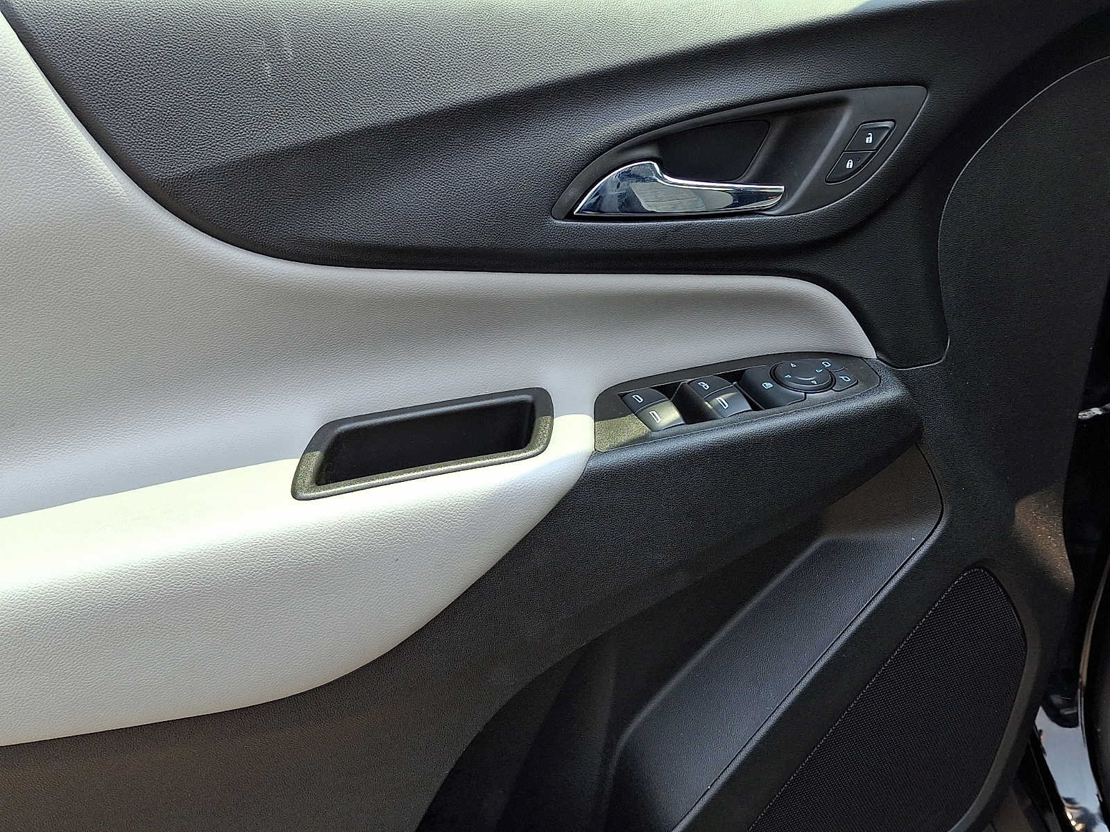 Used 2023 Chevrolet Equinox LS AWD/4WD image 12