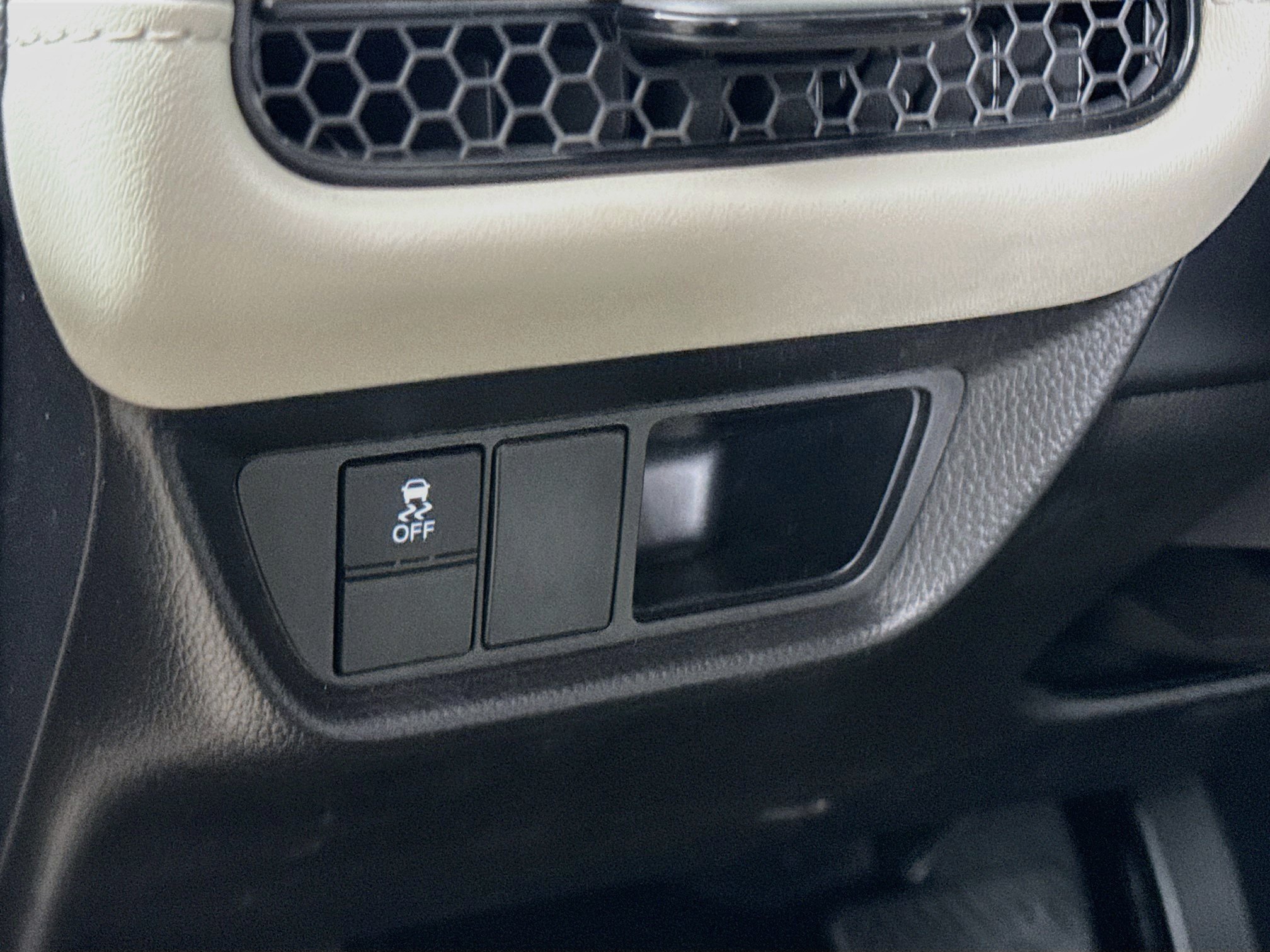 Used 2023 Honda HR-V LX image 11