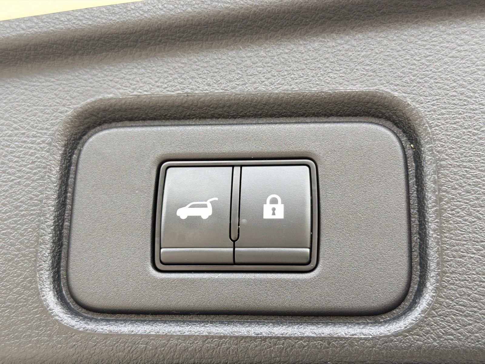 Used 2024 Nissan Pathfinder SL FWD image 11
