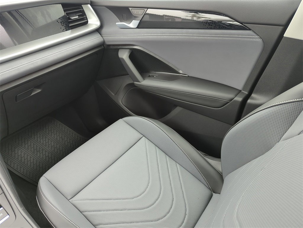 New 2026 Volkswagen Tiguan SE image 29